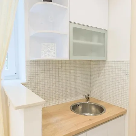 And By The Sea - 15298 3* Split