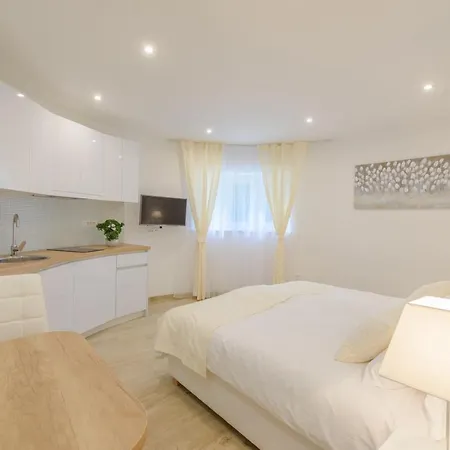 And By The Sea - 15298 Guest house 3*