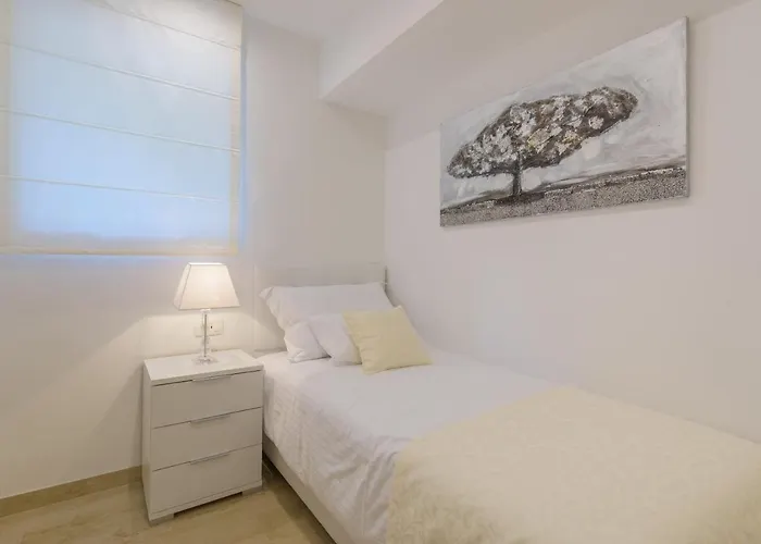 And By The Sea - 15298 Pensionat 3*